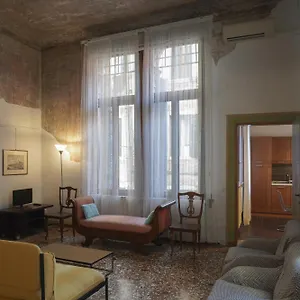 Melusina Rialto Historical Center Venedig