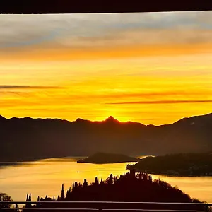 Le Palm House Has Two Bedrooms With The Breathtaking View Over Perledo